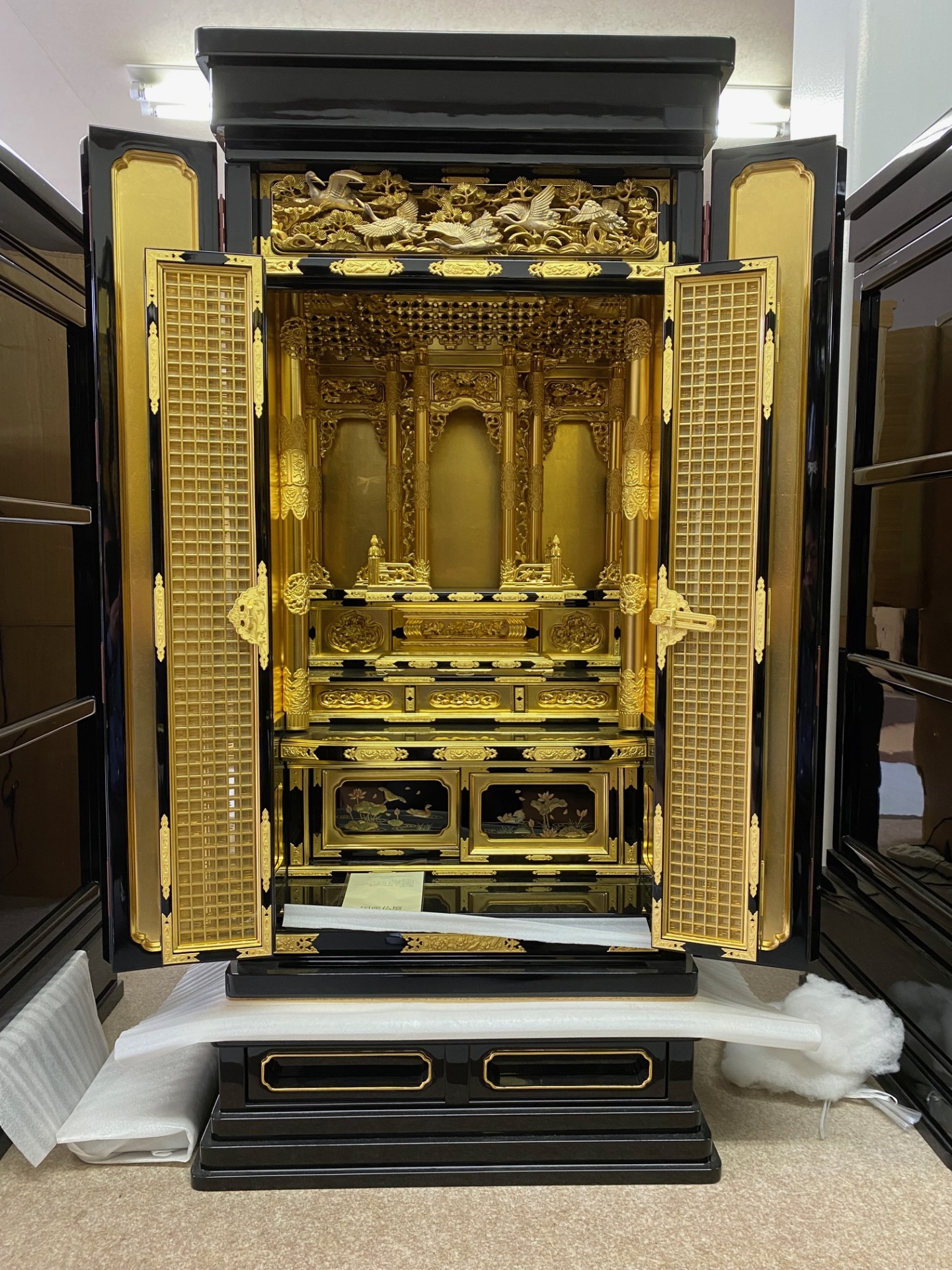 金仏壇 低台型 YA100306 18号 金箔製 小さいミニ金仏壇送料無料伝統的金仏壇をコンパクトに18号 金